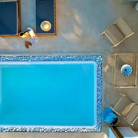 Aetheron Villa, * Naousa (Paros)