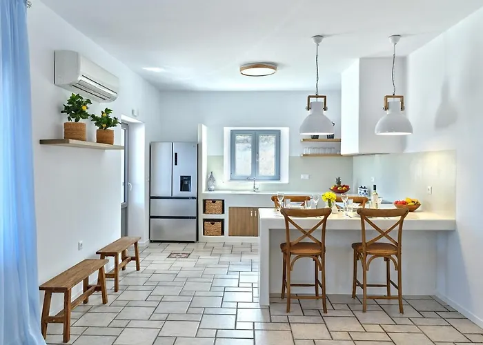 Aetheron Villa, * נאוסה